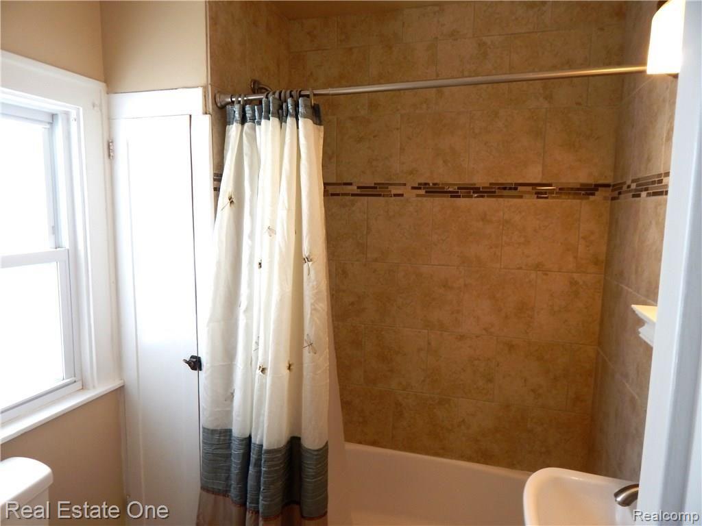 3159 Martell Street Rochester Hills, MI 48309 - Photo 5 of 12
