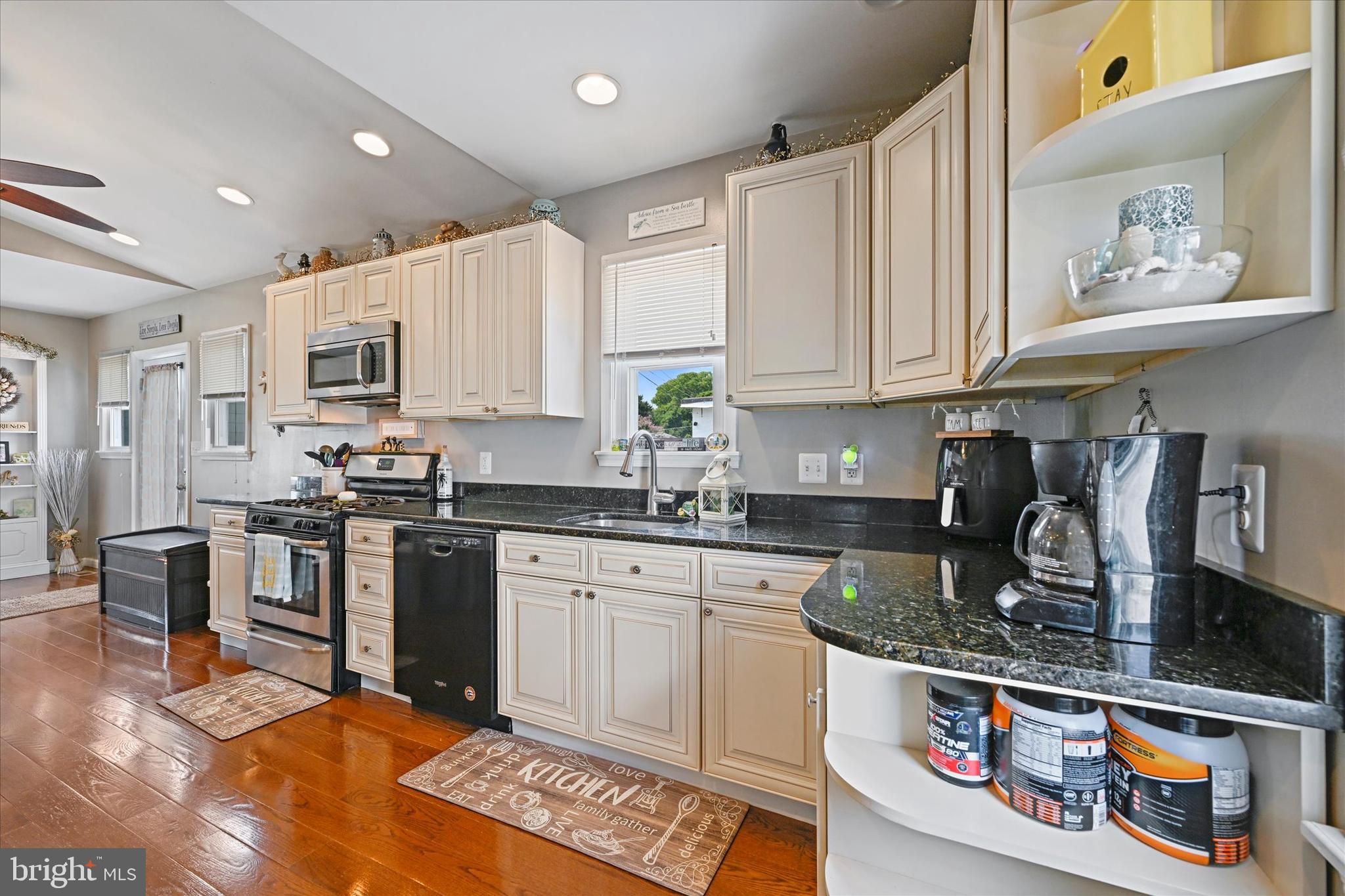 13 Fairway Road Essex, MD 21221 - Photo 3 of 39 Gallery Image 3