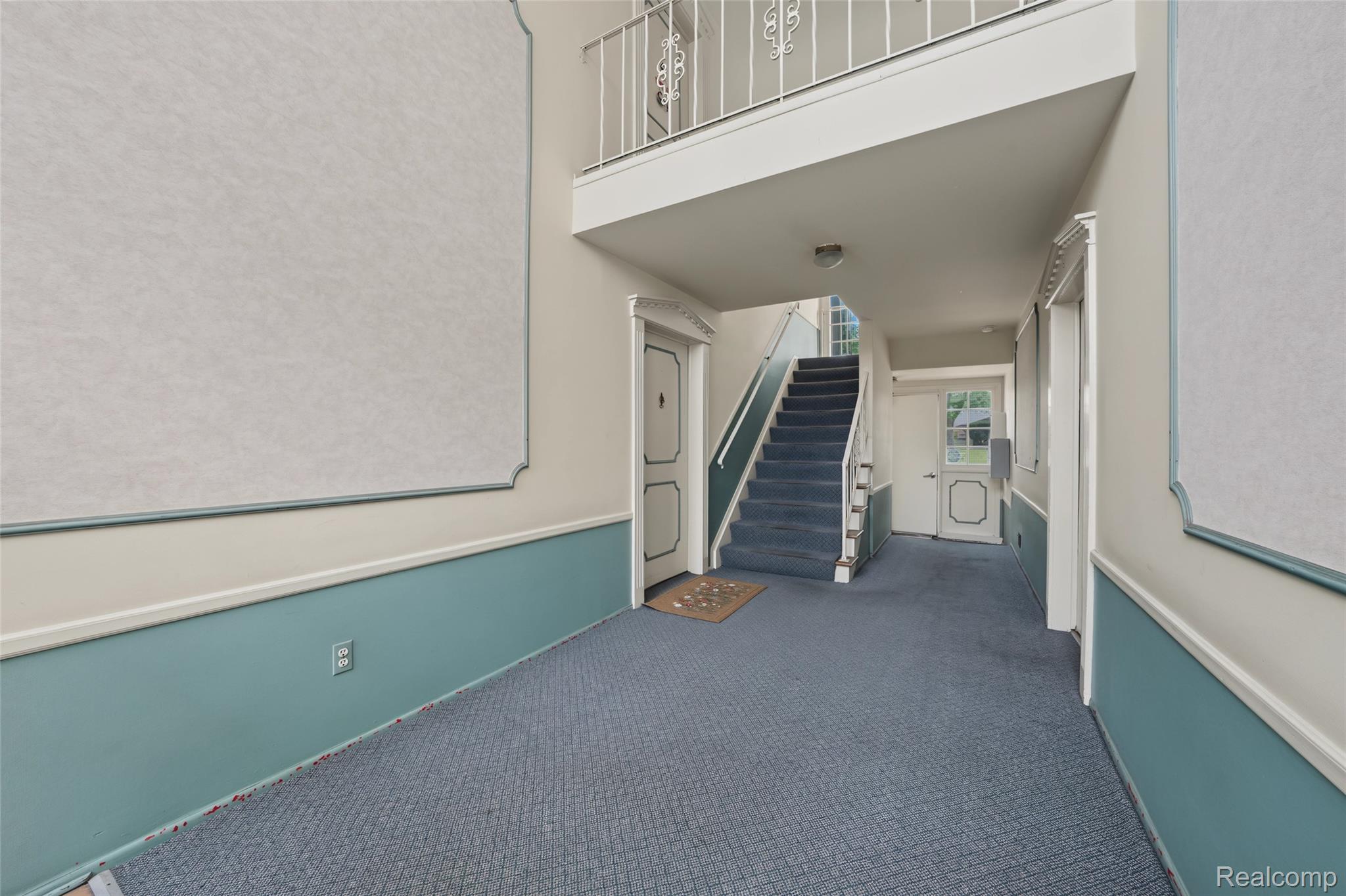 29289 Hayes Road, Unit F10 Warren, MI 48088 - Photo 9 of 40 09_Foyer-1.jpeg