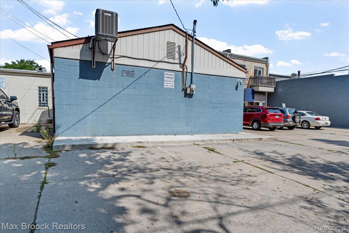 513 West 9 Mile Road, Unit 1 Hazel Park, MI 48030 - Photo 3 of 21 Parking behind Alley