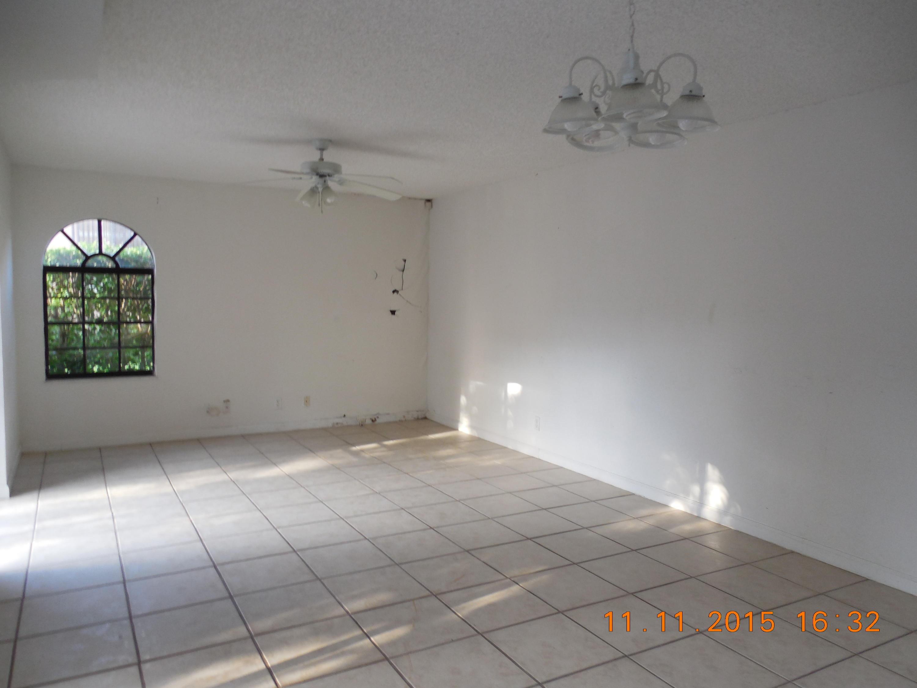 8201 Thames Boulevard, Unit A Boca Raton, FL 33433 - Photo 5 of 11 Living Room