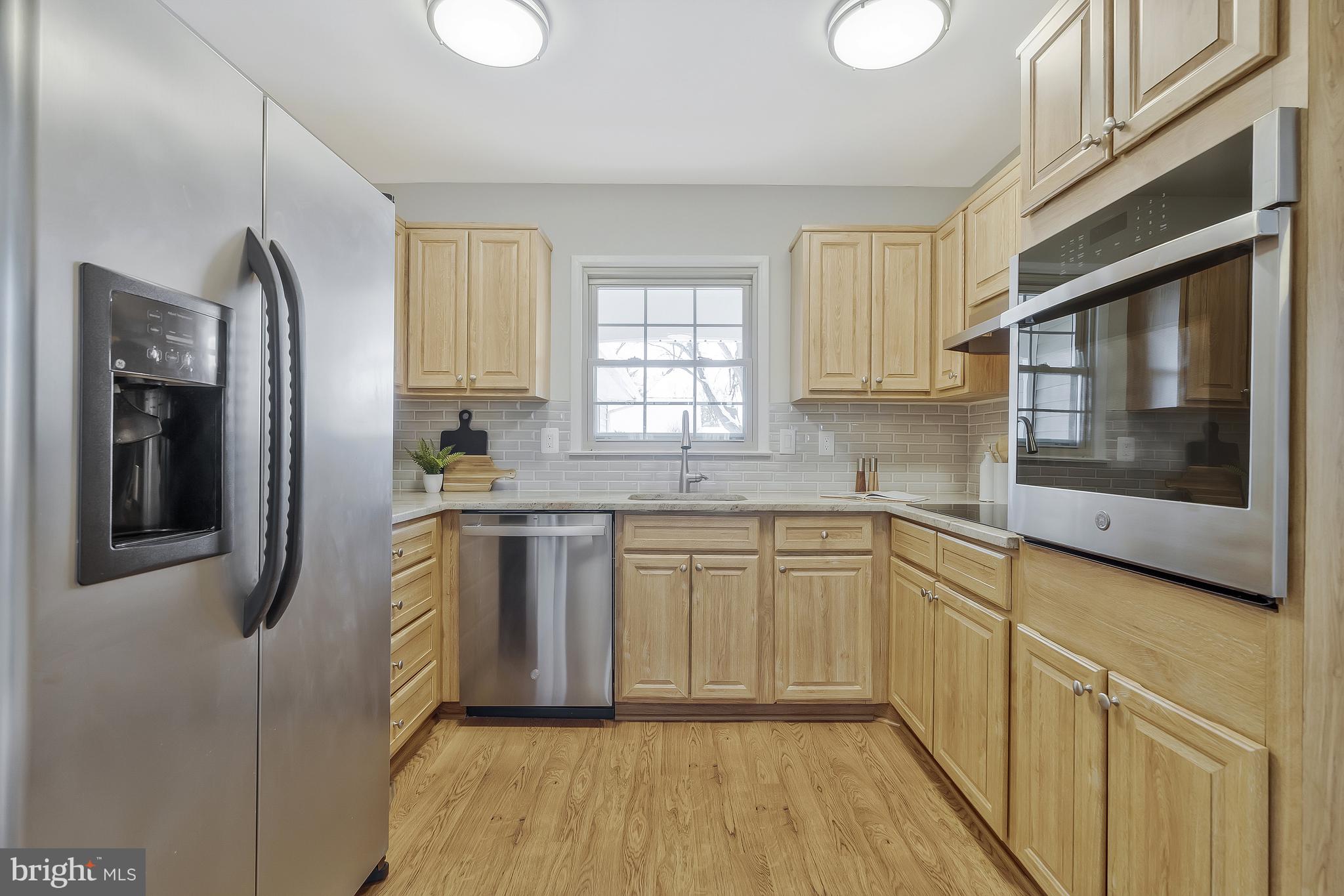 13104 Poplar Tree Road Fairfax, VA 22033 - Photo 8 of 44 Gallery Image 8