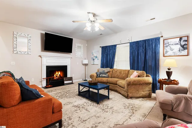 $306,500 | 695 Flintrock Drive, Boiling Springs, SC 29316