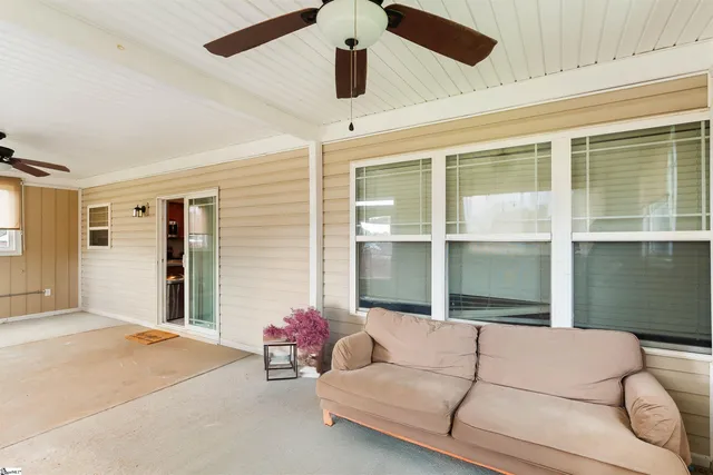 $306,500 | 695 Flintrock Drive, Boiling Springs, SC 29316