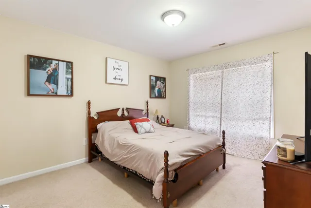 $306,500 | 695 Flintrock Drive, Boiling Springs, SC 29316