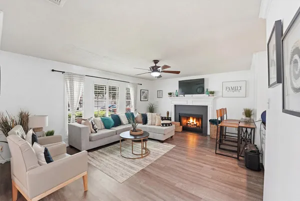 $395,000 | 13415 Jessica Lane, Houston, TX 77069
