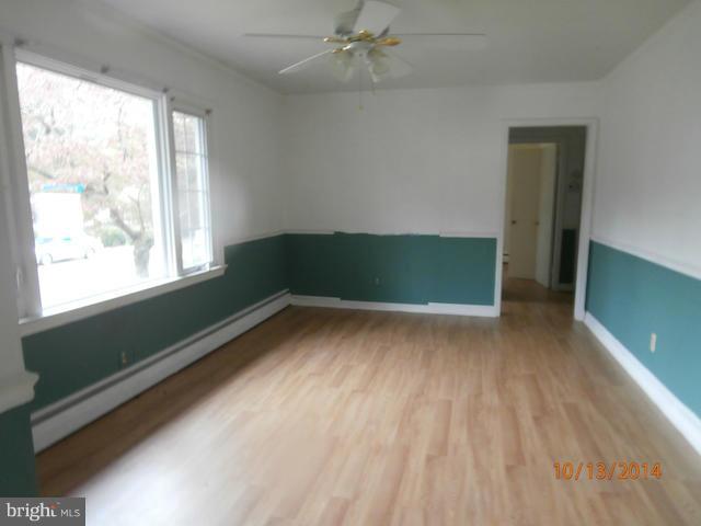 228 Sumner Road Annapolis, MD 21401 - Photo 2 of 4 Living Room