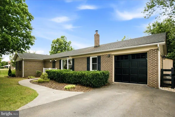 $399,999 | 303 Yale Drive, Winchester, VA 22602