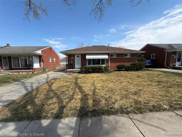 $1,900 | 8586 Salem Lane, Dearborn Heights, MI 48127