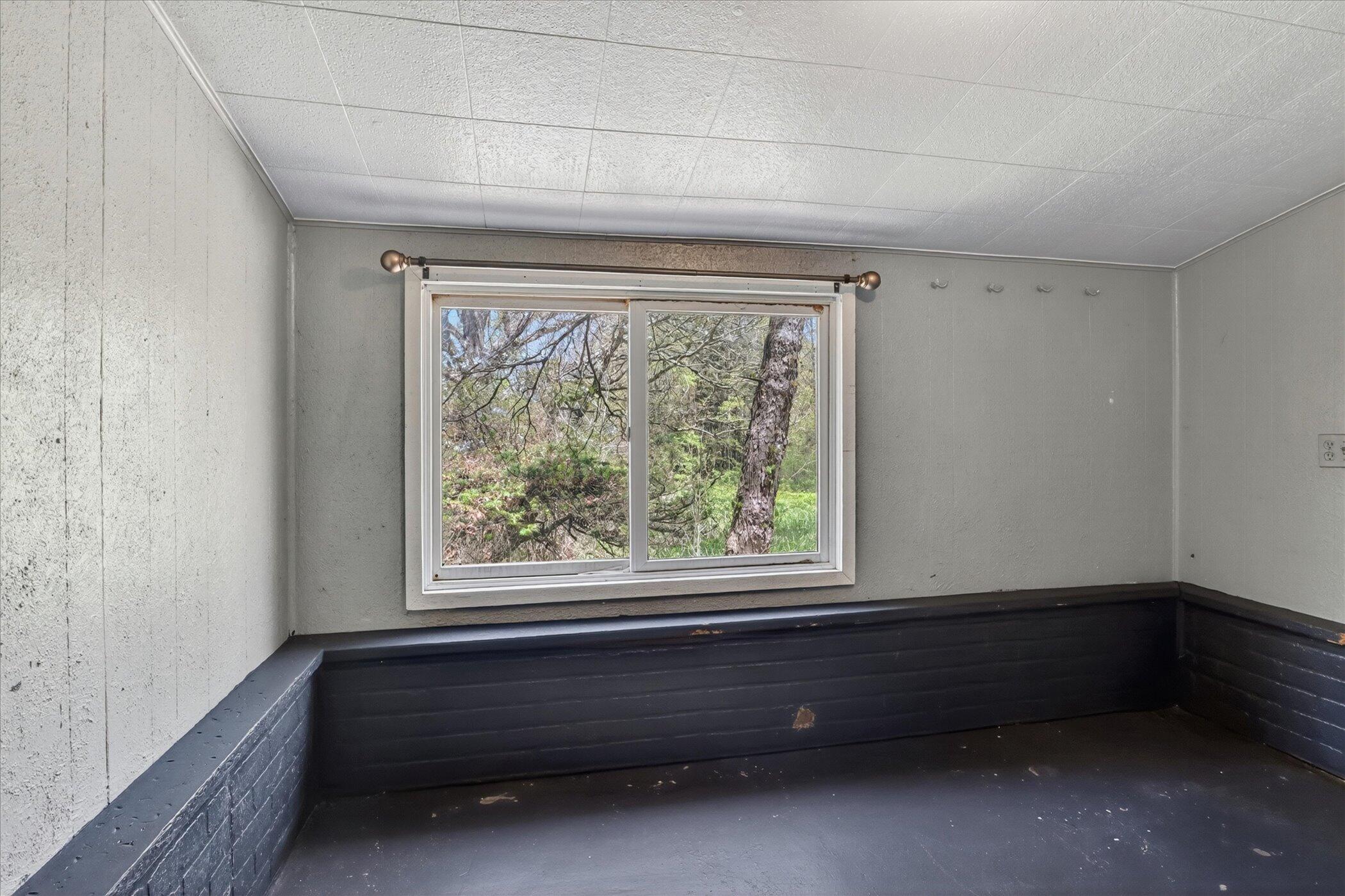 56447 Twin Lakes Road Cassopolis, MI 49031 - Photo 31 of 37 33-56447-Twin-Lakes-Rd-Cassopolis-Window