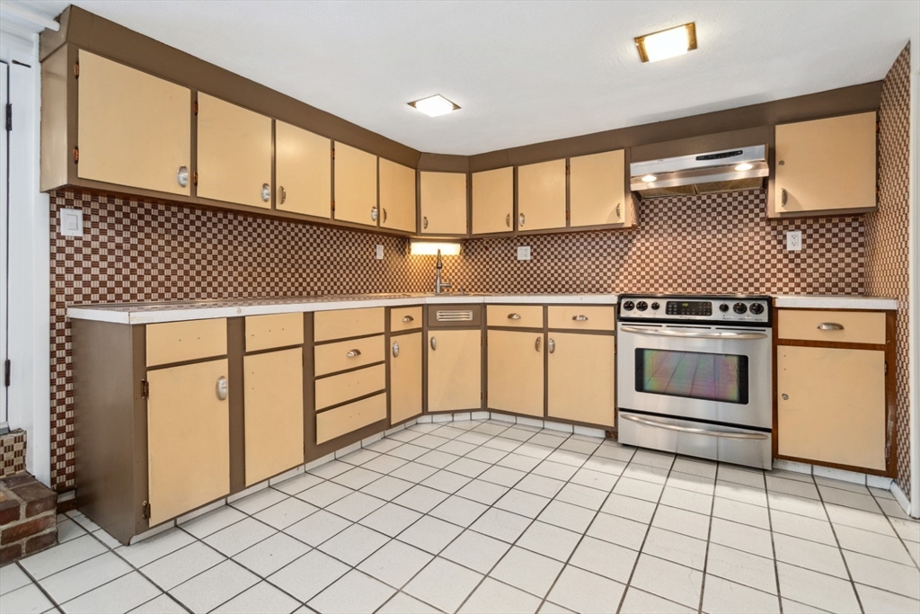 13 Meadowbrook Road Saugus, MA 01906 - Photo 22 of 30 Gallery Image 22