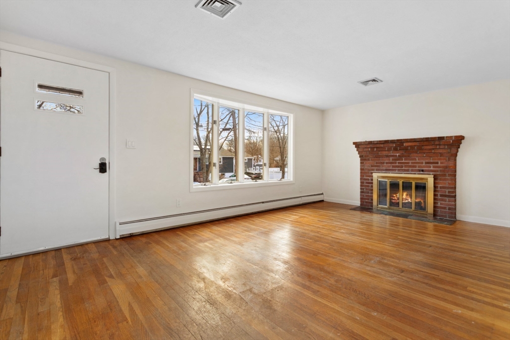 13 Meadowbrook Road Saugus, MA 01906 - Photo 4 of 30 Gallery Image 4