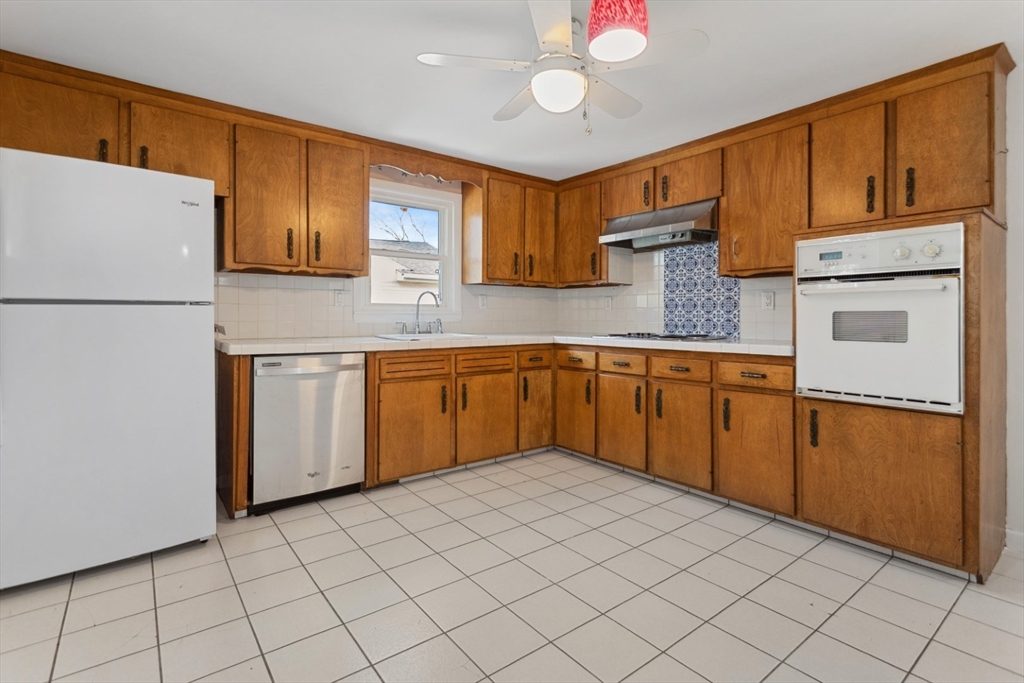13 Meadowbrook Road Saugus, MA 01906 - Photo 7 of 30 Gallery Image 7