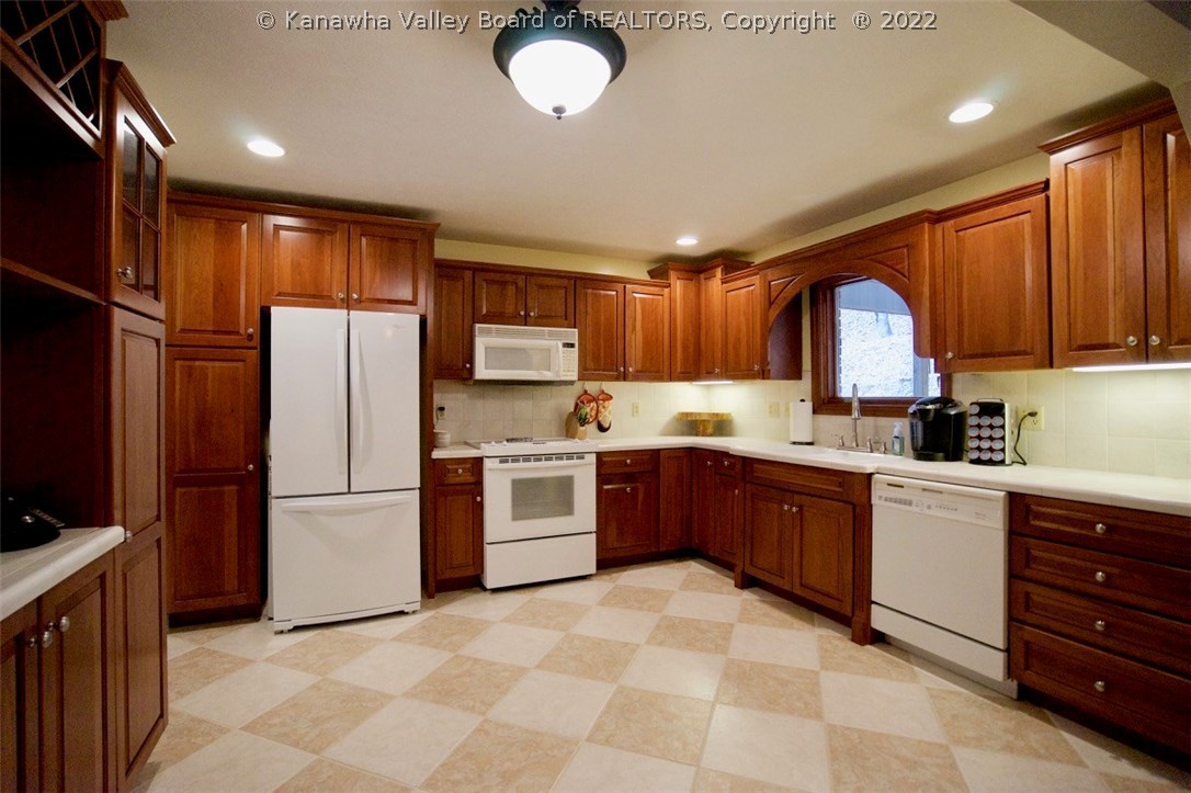 761 Lower Donnally Road Charleston, WV 25304 - Photo 8 of 30 Gallery Image 8