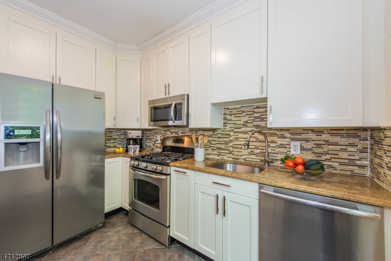 207 Hillside Avenue, Unit 2 Glen Ridge, NJ 07028 - Photo 9 of 18