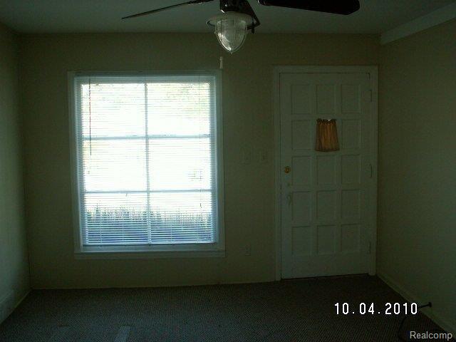 14506 Toepfer Road Warren, MI 48089 - Photo 2 of 8 LIVING ROOM