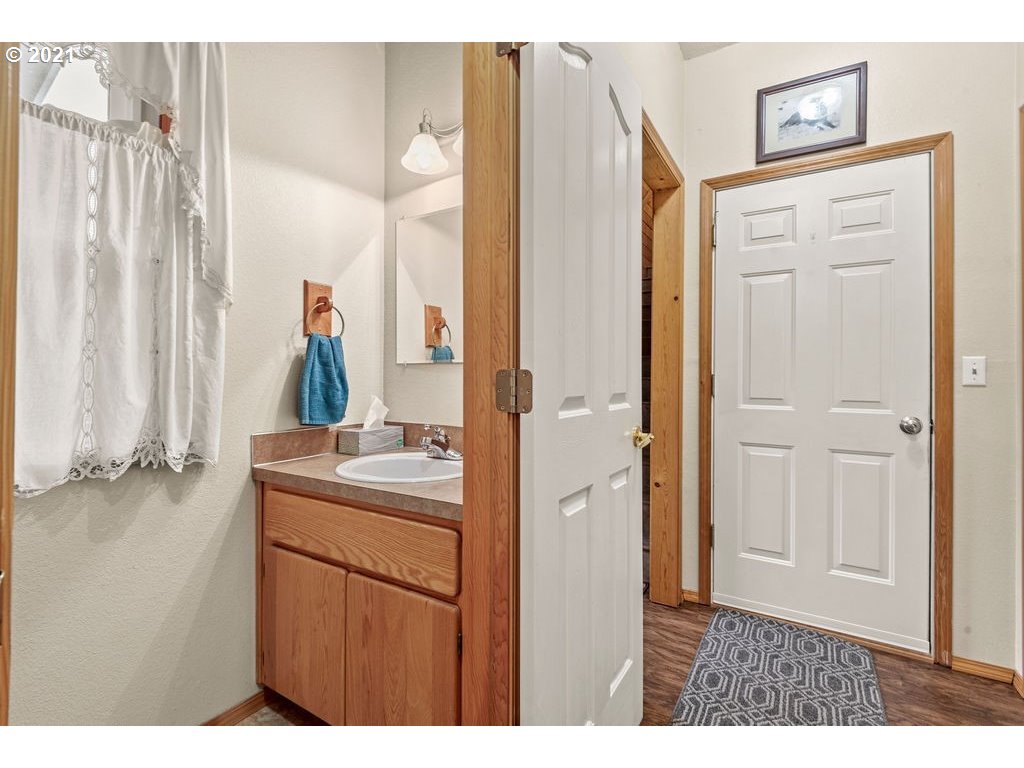 471 Grasseth Poston Road Longview, WA 98632 - Photo 8 of 32