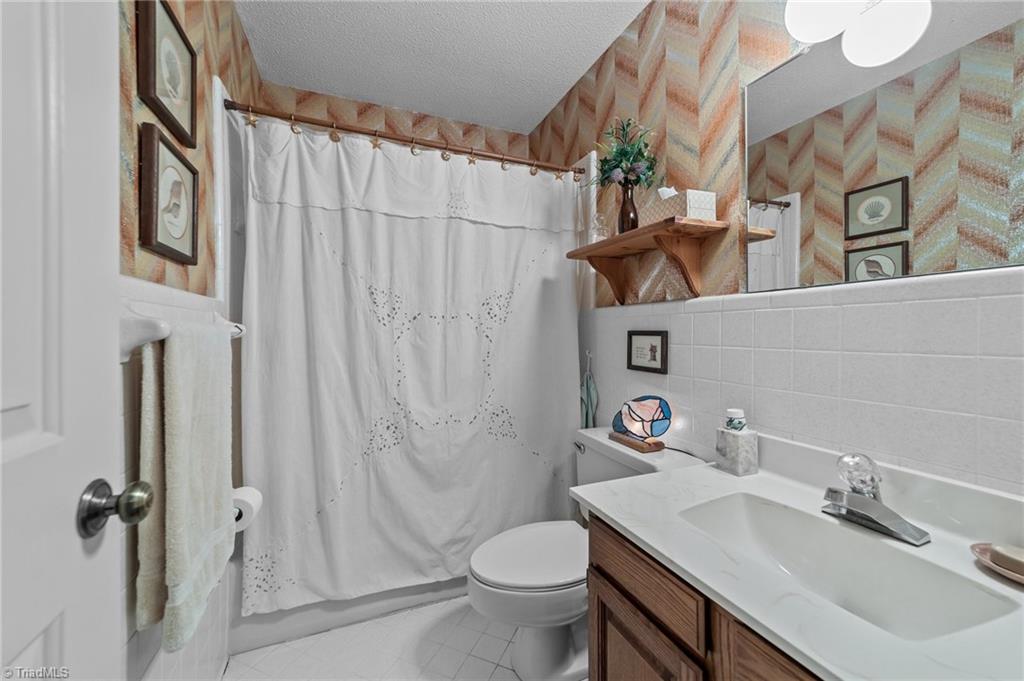 6301 Hunt Road Pleasant Garden, NC 27313 - Photo 15 of 30 second bath