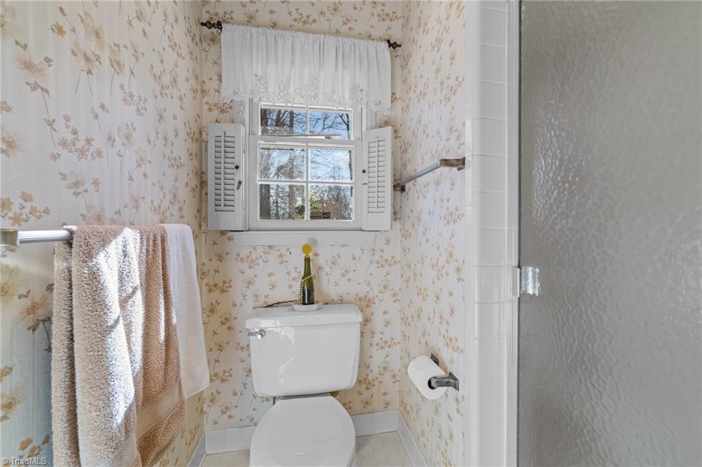 6301 Hunt Road Pleasant Garden, NC 27313 - Photo 20 of 30 primary bath