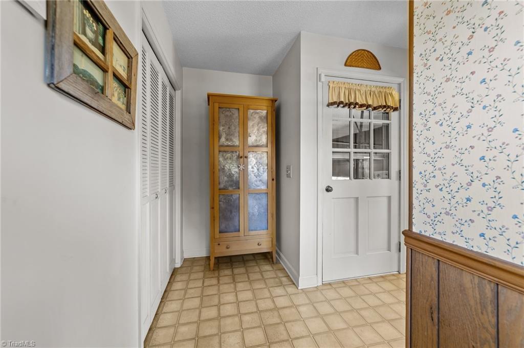 6301 Hunt Road Pleasant Garden, NC 27313 - Photo 22 of 30 hall behind kitchen