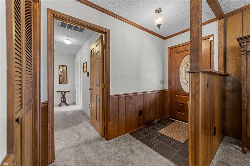 6301 Hunt Road Pleasant Garden, NC 27313 - Photo 3 of 30 foyer
