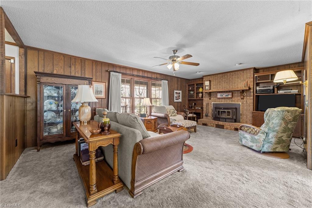 6301 Hunt Road Pleasant Garden, NC 27313 - Photo 4 of 30 family room