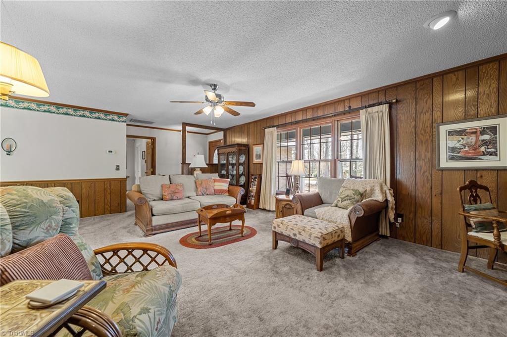 6301 Hunt Road Pleasant Garden, NC 27313 - Photo 5 of 30 foyer/family room