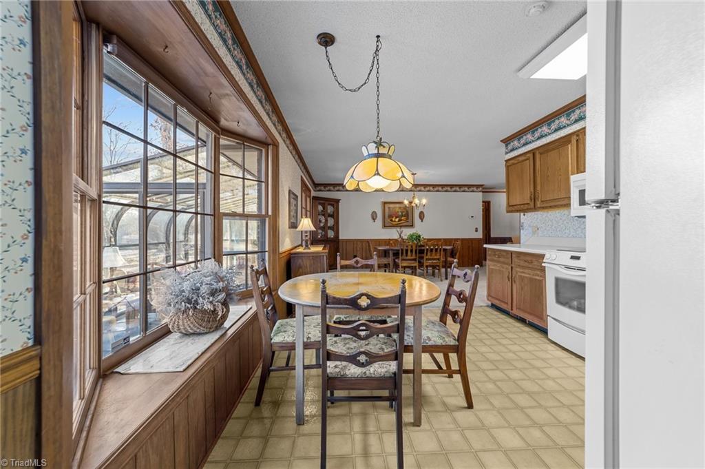 6301 Hunt Road Pleasant Garden, NC 27313 - Photo 10 of 30 kitchen