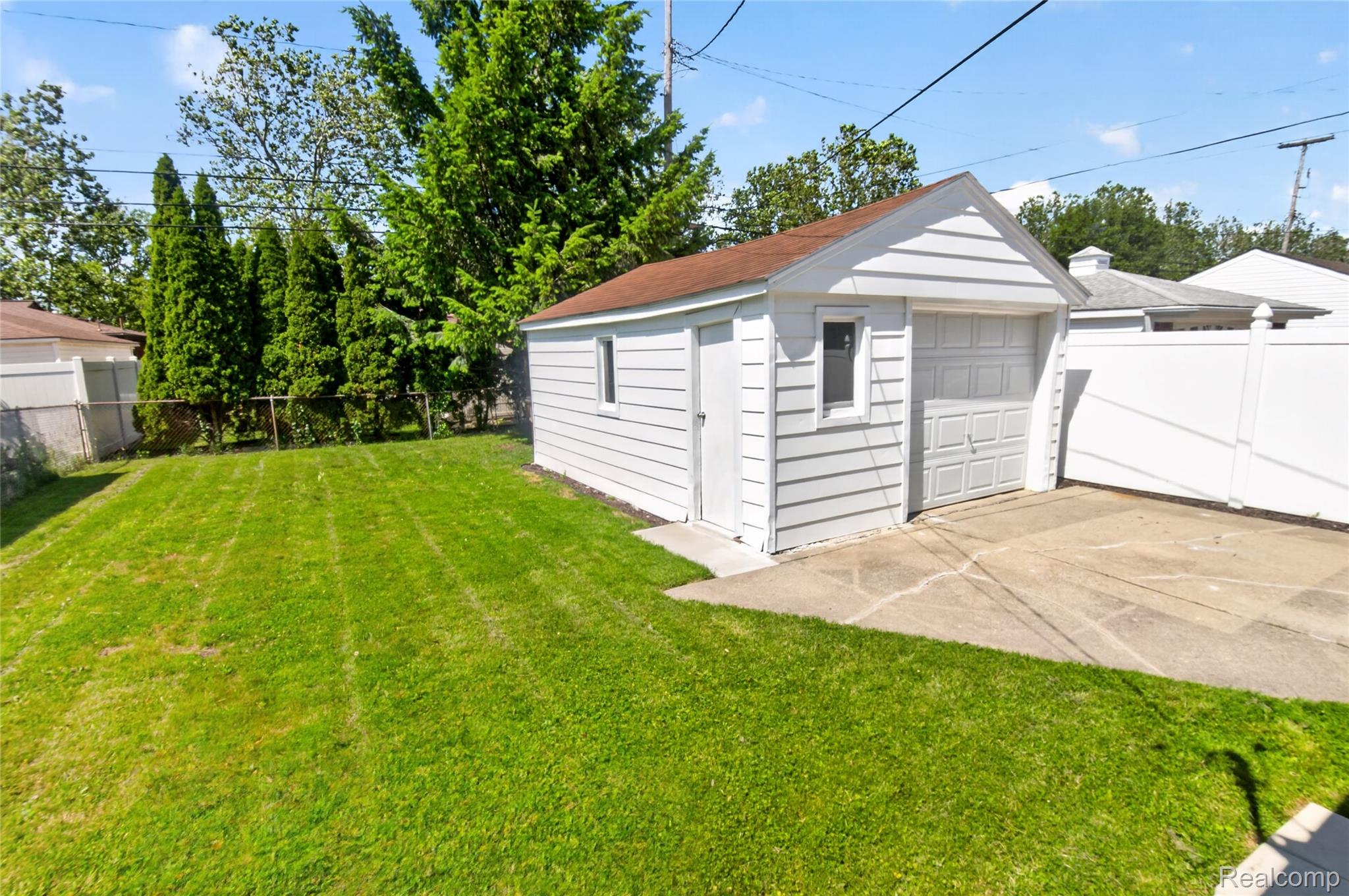 12972 Callender Street Southgate, MI 48195 - Photo 40 of 40 12972-Callender-St-Windowstill 41.jpg
