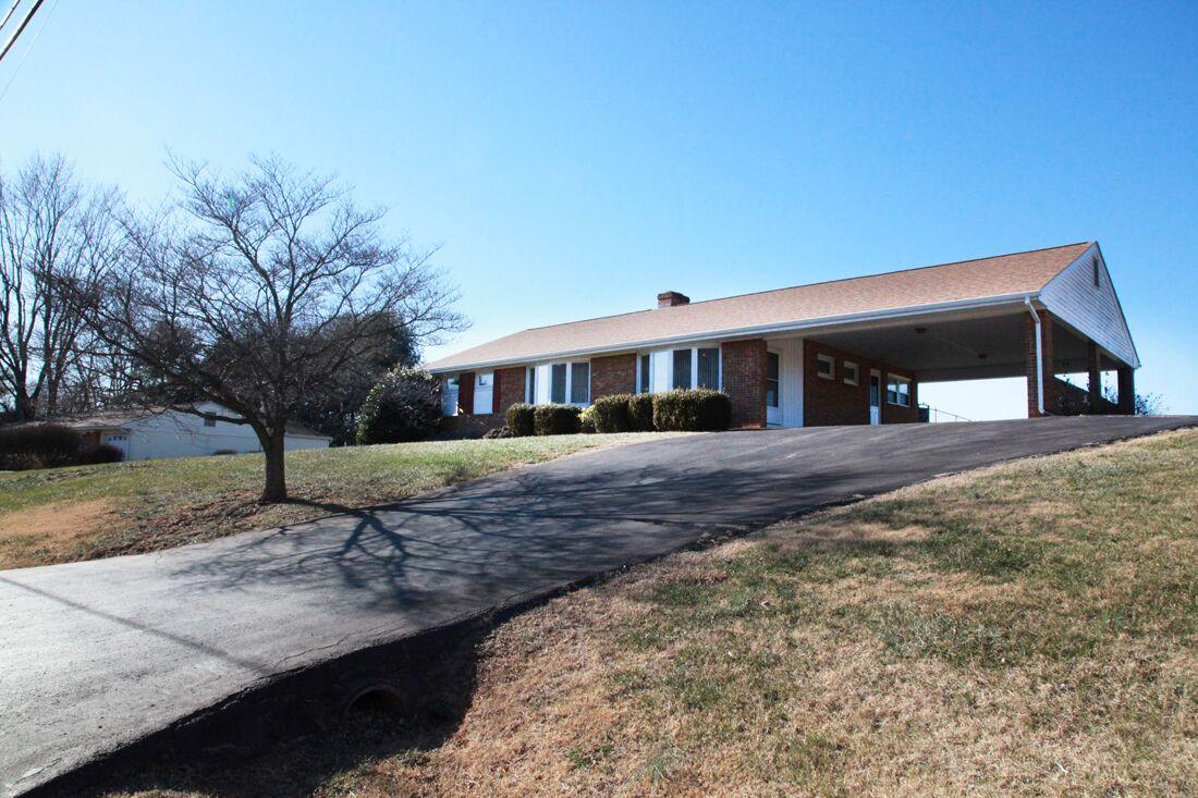 7424 Tinkerview Road Roanoke, VA 24019 - Photo 1 of 21 1