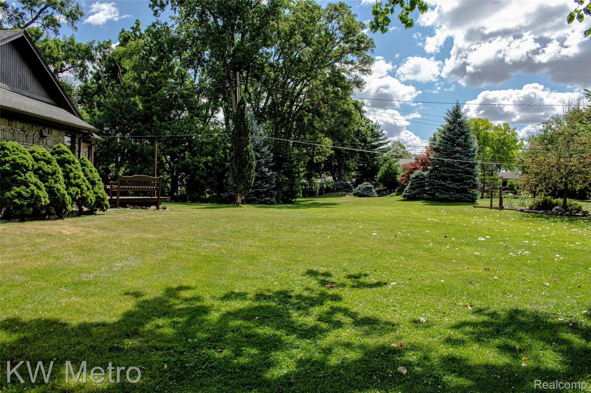 6192 Inkster Road Dearborn Heights, MI 48127 - Photo 9 of 34 IMG_2128.jpg