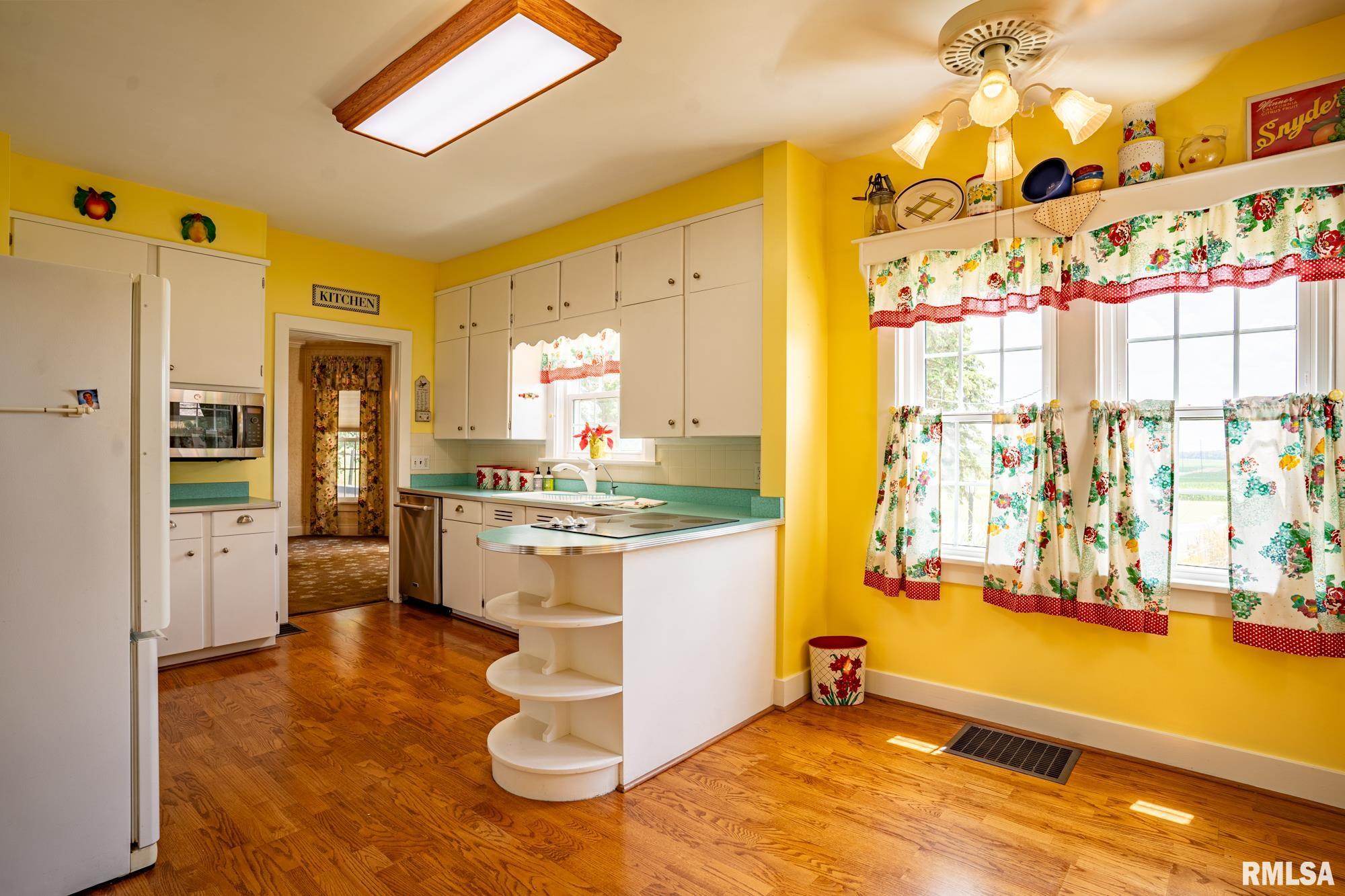 16107 Moore Road Morton, IL 61550 - Photo 16 of 60