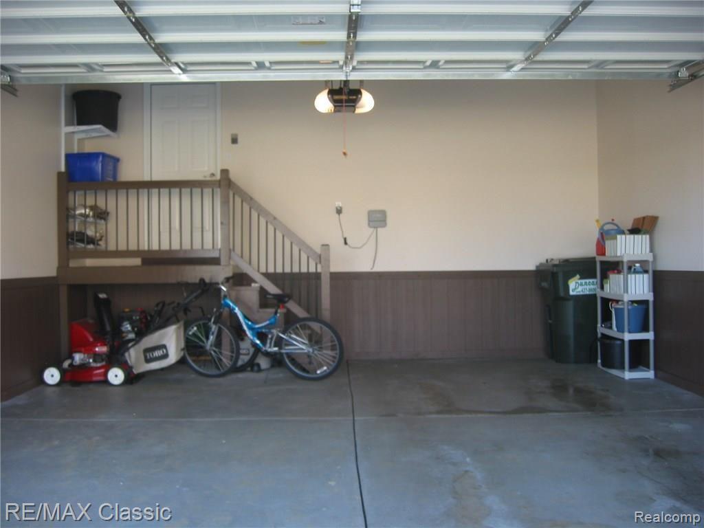 27457 Cromwell Road Novi, MI 48374 - Photo 31 of 44 Garage 2.JPG