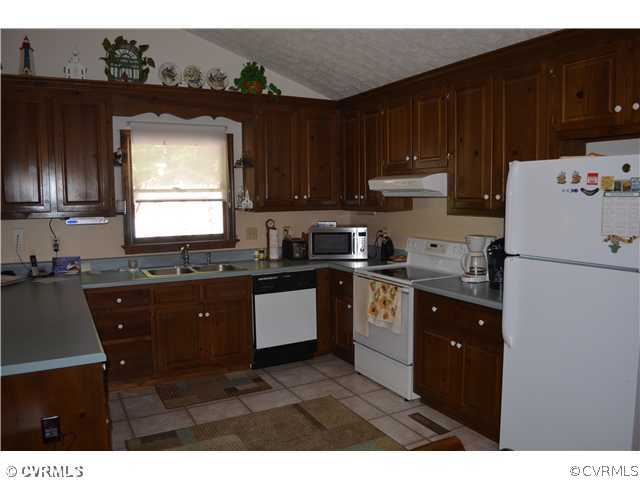 1998 Old Tavern Road Powhatan, VA 23139 - Photo 3 of 14 Gallery Image 3
