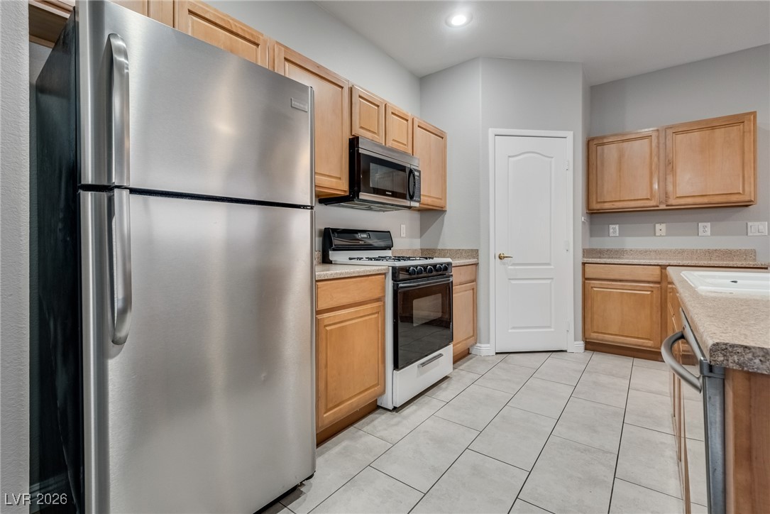 2449 Wrangler Walsh Lane Henderson, NV 89002 - Photo 17 of 39