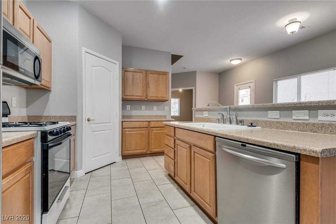 2449 Wrangler Walsh Lane Henderson, NV 89002 - Photo 18 of 39