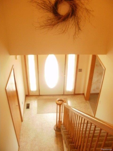 55230 Fairchild Road Macomb, MI 48042 - Photo 10 of 25 Foyer 2