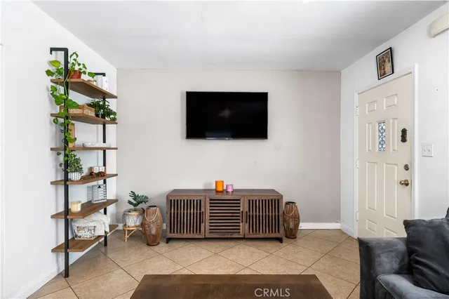 $899,999 | 1808 South Van Ness Avenue, Santa Ana, CA 92707