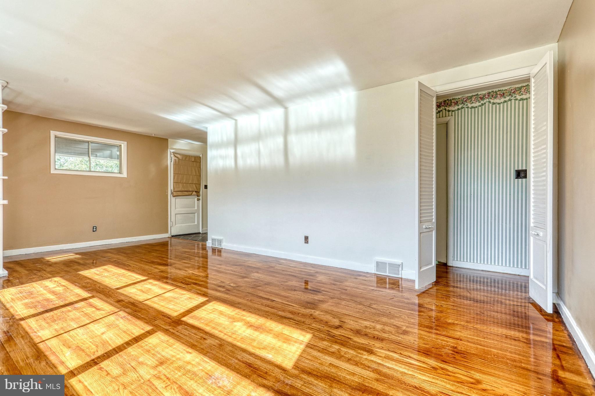 2417 Cambridge Road York, PA 17402 - Photo 12 of 27 Gallery Image 12