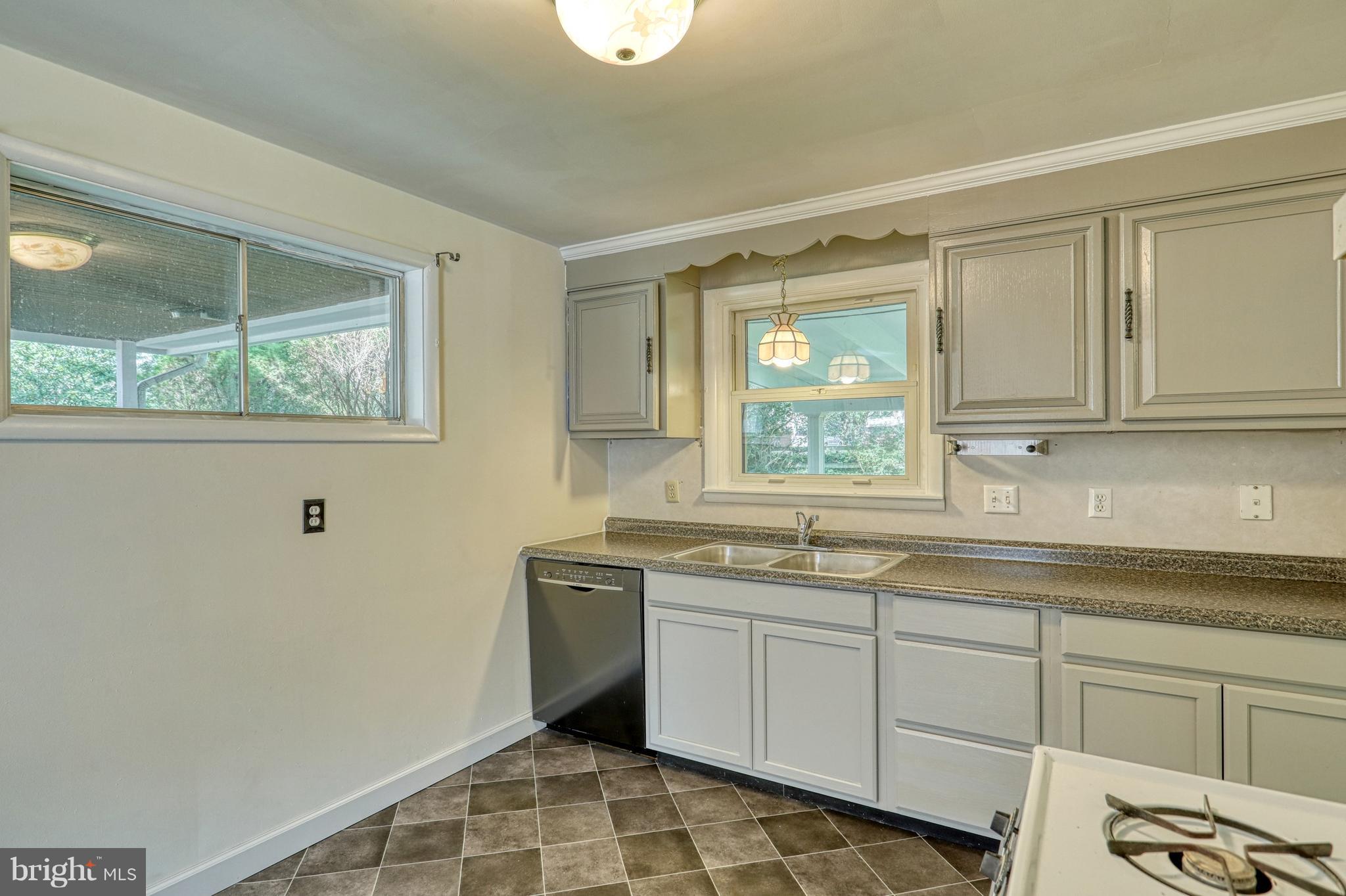 2417 Cambridge Road York, PA 17402 - Photo 14 of 27 Gallery Image 14