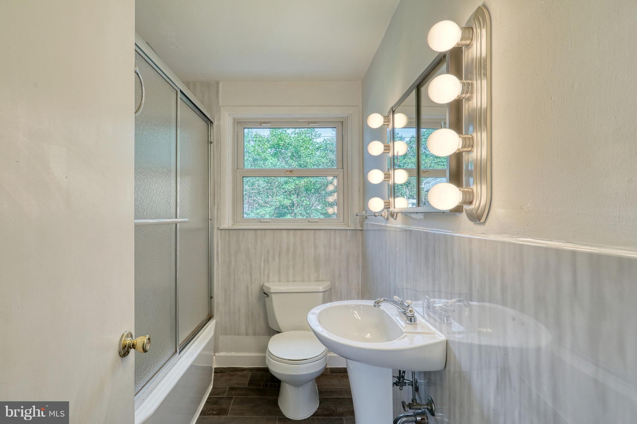 2417 Cambridge Road York, PA 17402 - Photo 19 of 27 Gallery Image 19