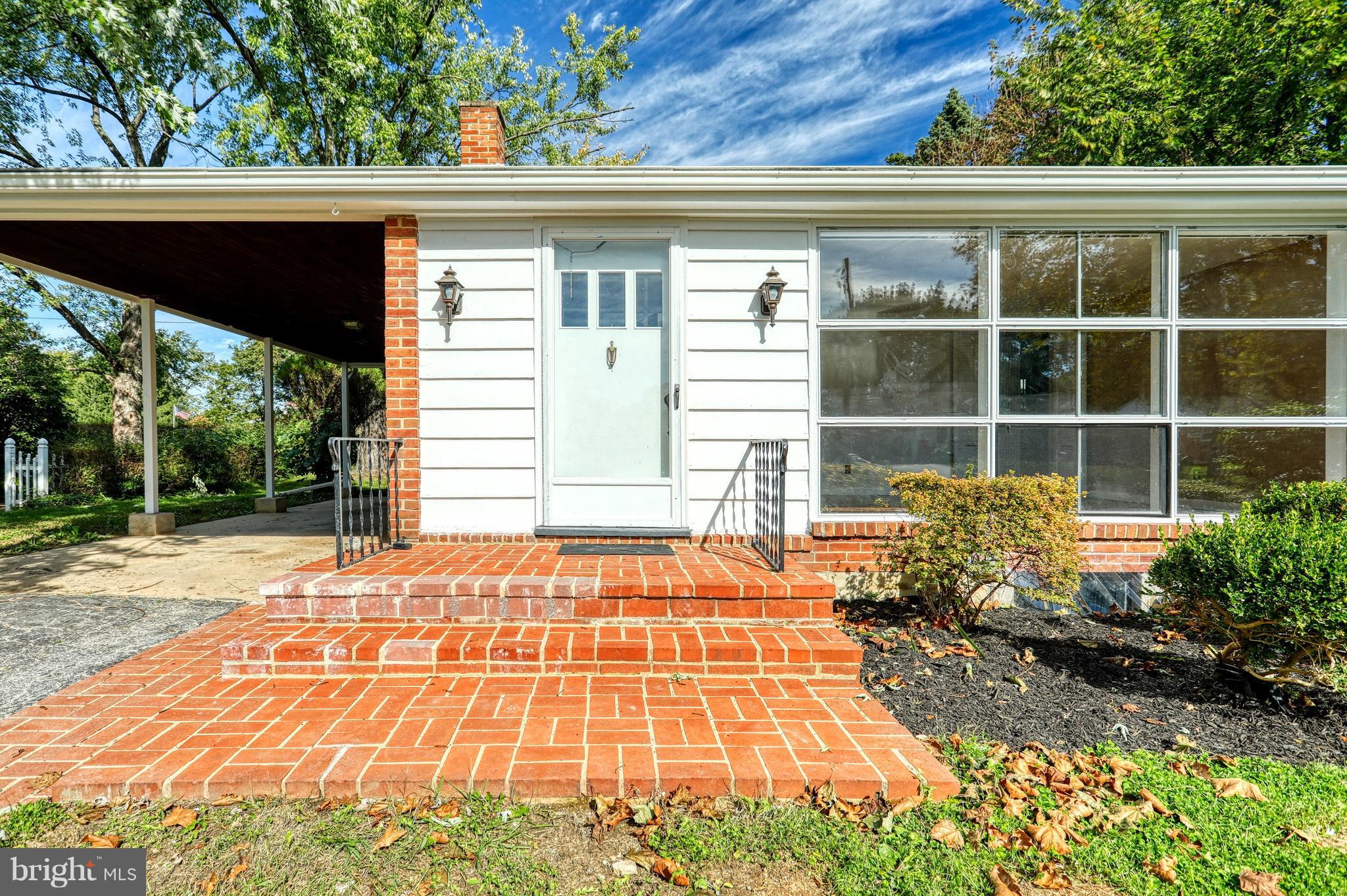 2417 Cambridge Road York, PA 17402 - Photo 4 of 27 Gallery Image 4