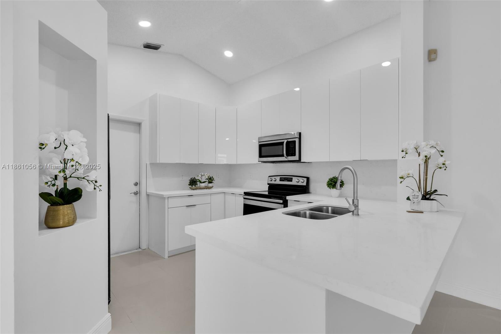 4366 Mahogany Ridge Drive Weston, FL 33331 - Photo 8 of 50