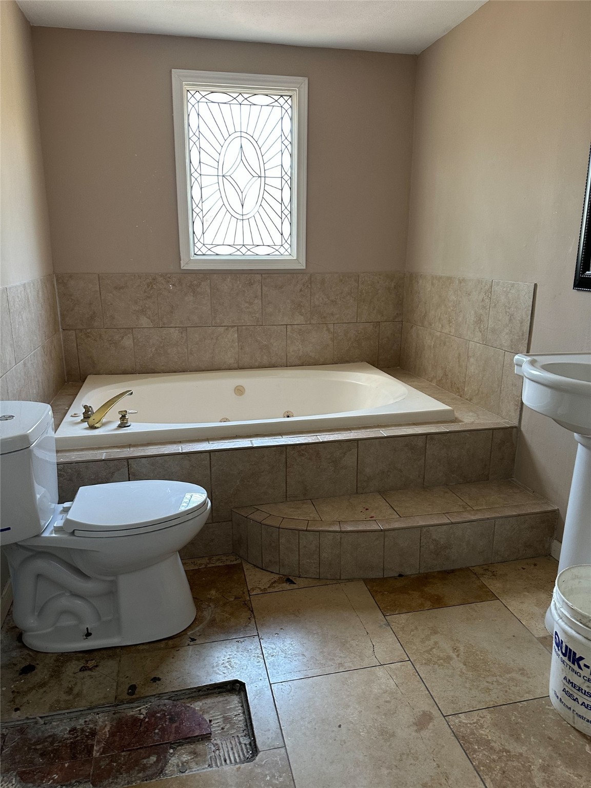1011 Whitestone Lane Houston, TX 77073 - Photo 20 of 32 a bathroom with a toilet and a bathtub