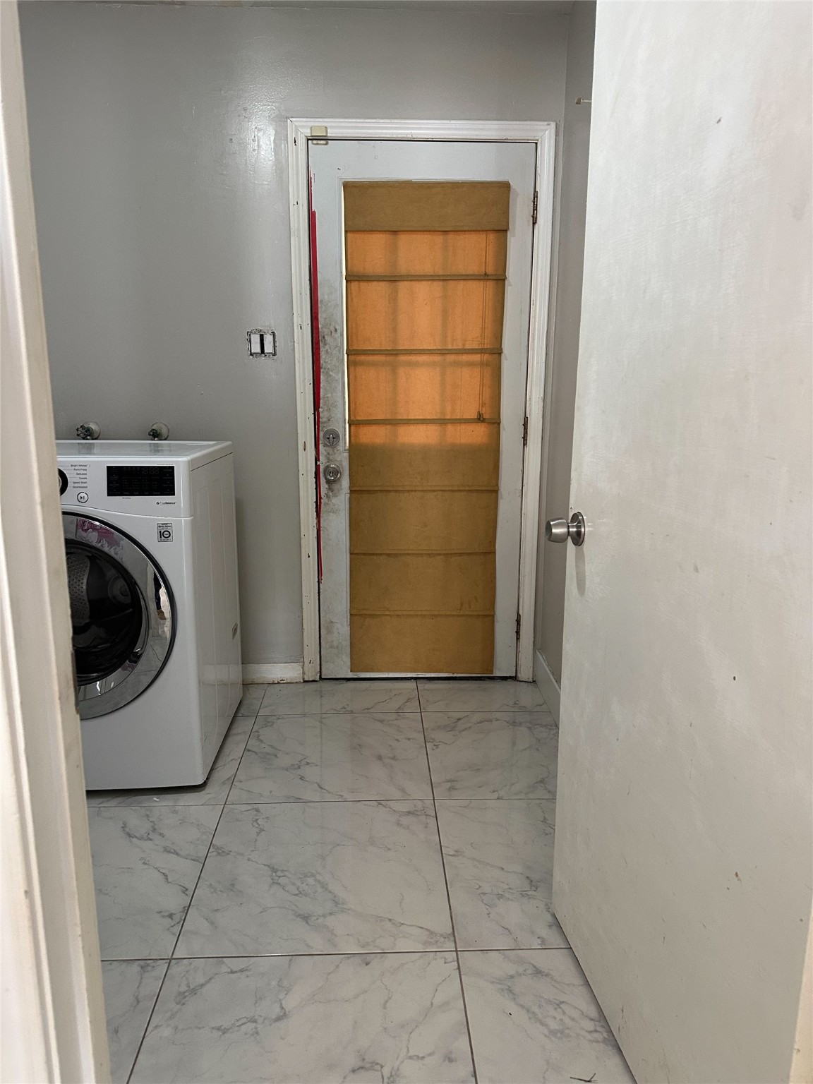 1011 Whitestone Lane Houston, TX 77073 - Photo 27 of 32 a utility room with a washer and dryer