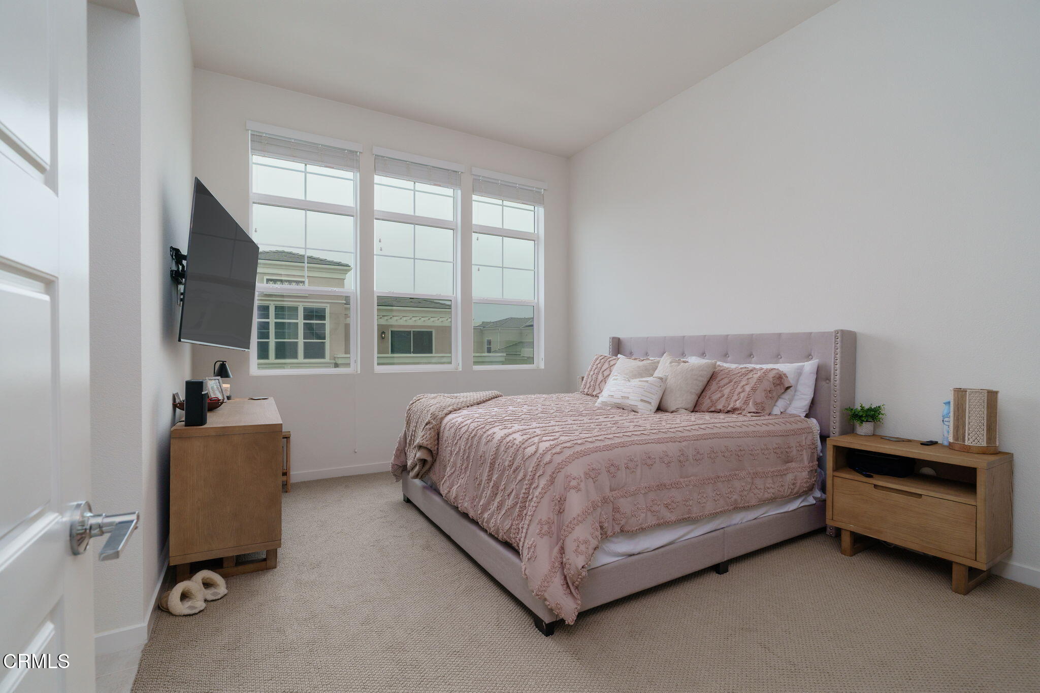 751 Winchester Drive Oxnard, CA 93036 - Photo 18 of 33 a bed room with a bed and a chair