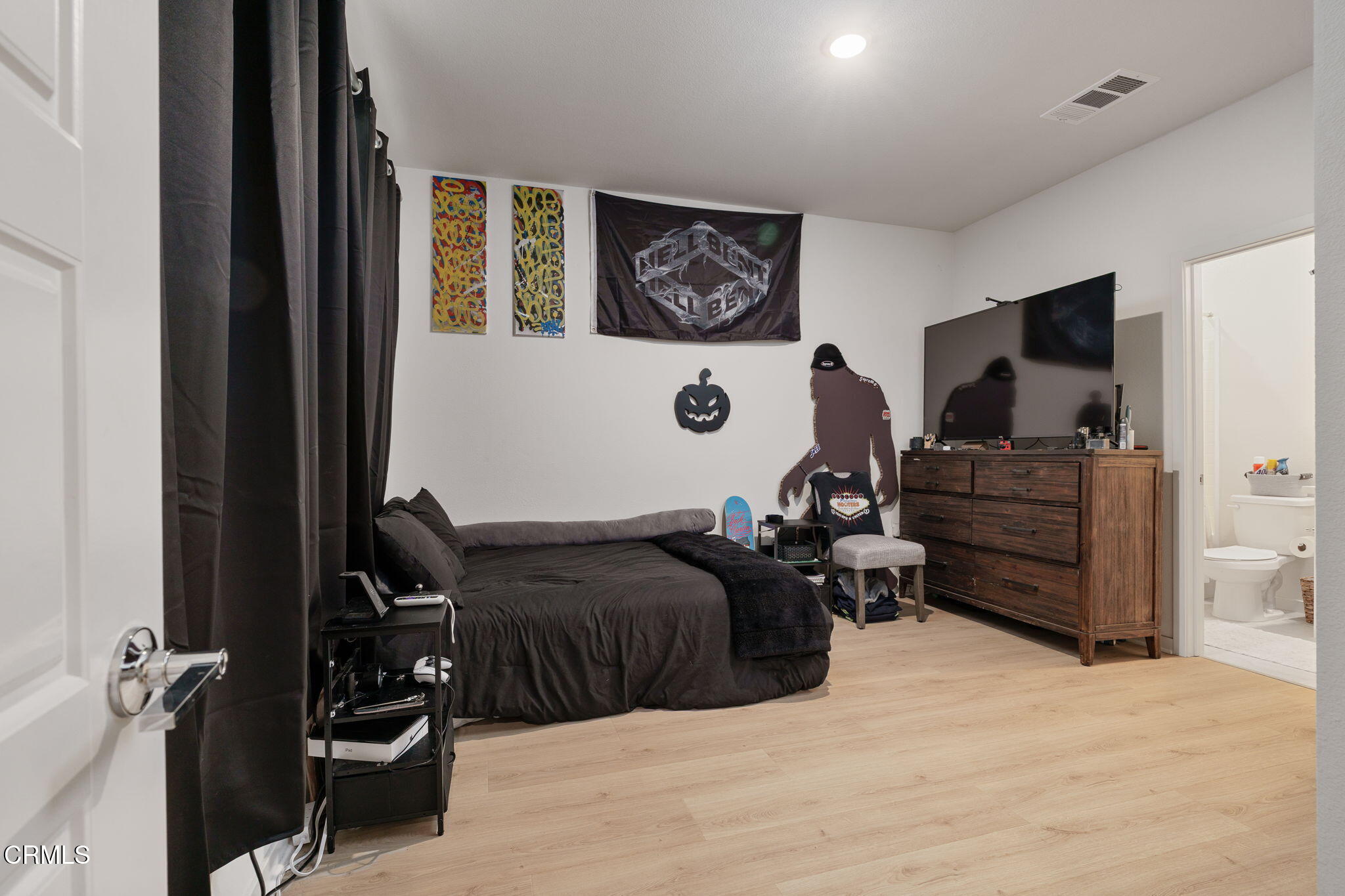 751 Winchester Drive Oxnard, CA 93036 - Photo 4 of 33 a bedroom with a bed and a flat tv screen