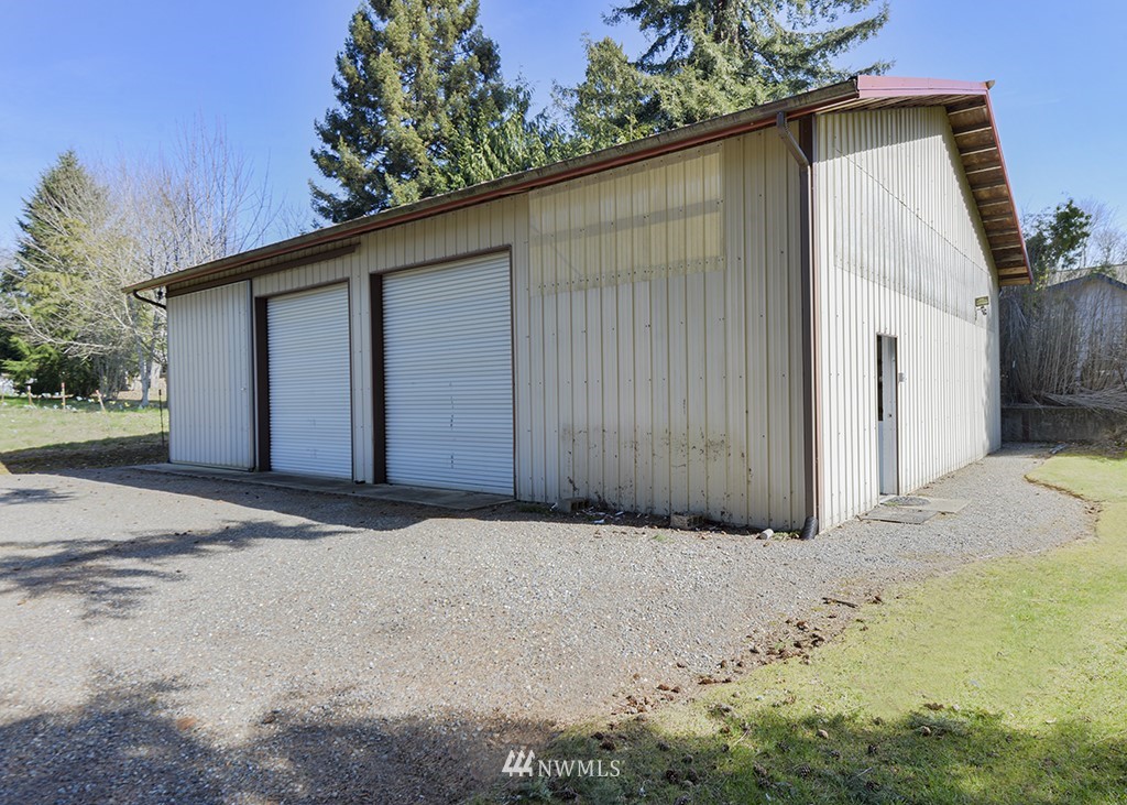 15256 Southeast 116th Street Renton, WA 98059 - Photo 17 of 38 a backyard of a house