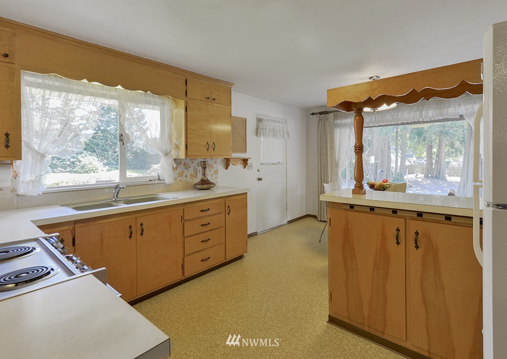 15256 Southeast 116th Street Renton, WA 98059 - Photo 26 of 38 a large bathroom with a large window and a sink