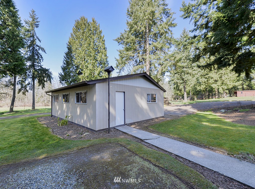 15256 Southeast 116th Street Renton, WA 98059 - Photo 6 of 38 a backyard of a house with lots of green space